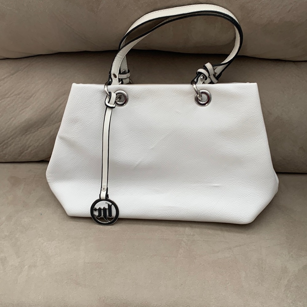 White purse with 2 sections, 2 zipper pockets and 2 pockets for makeup